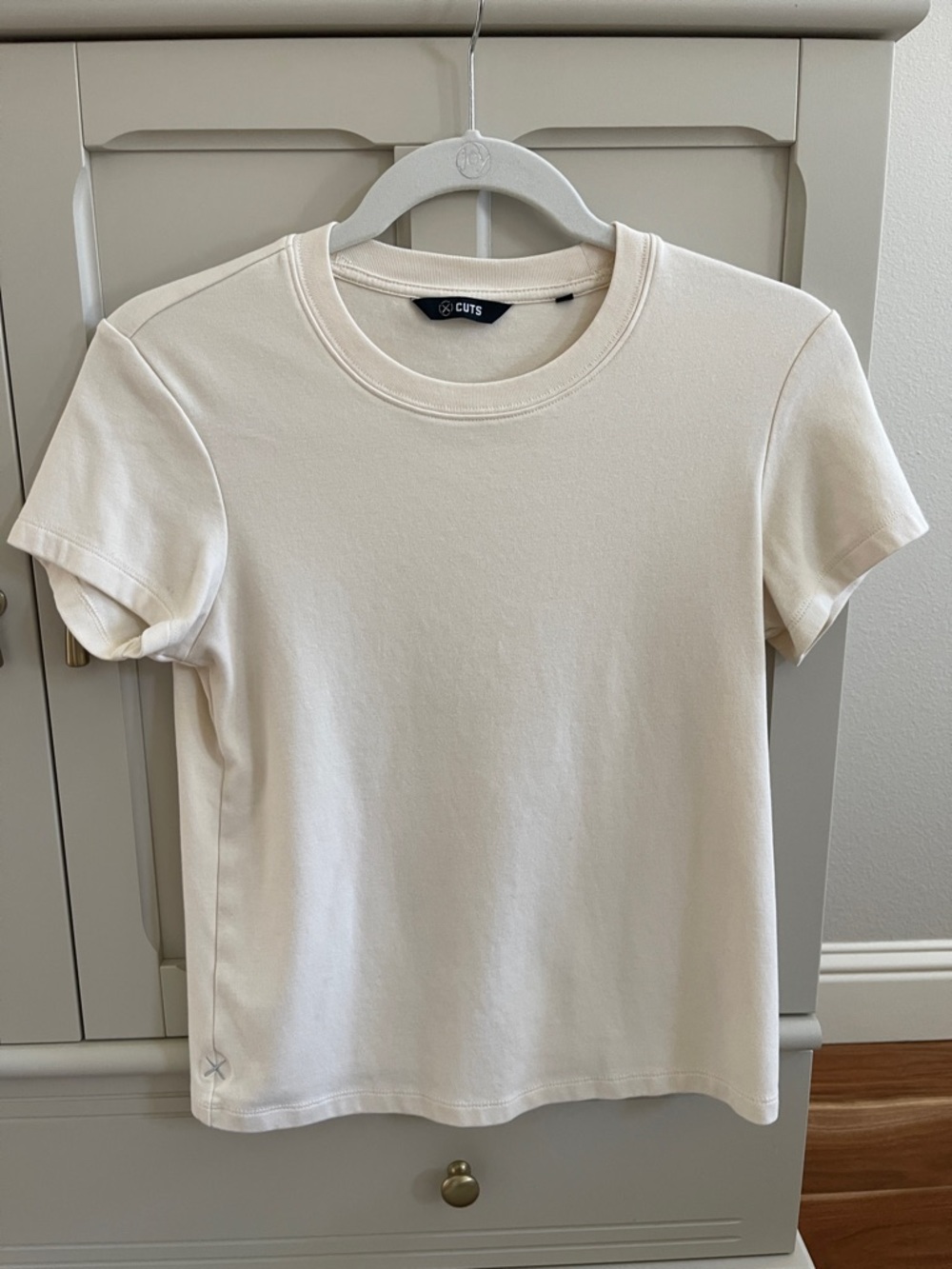 Cuts tomboy Crewneck Tee